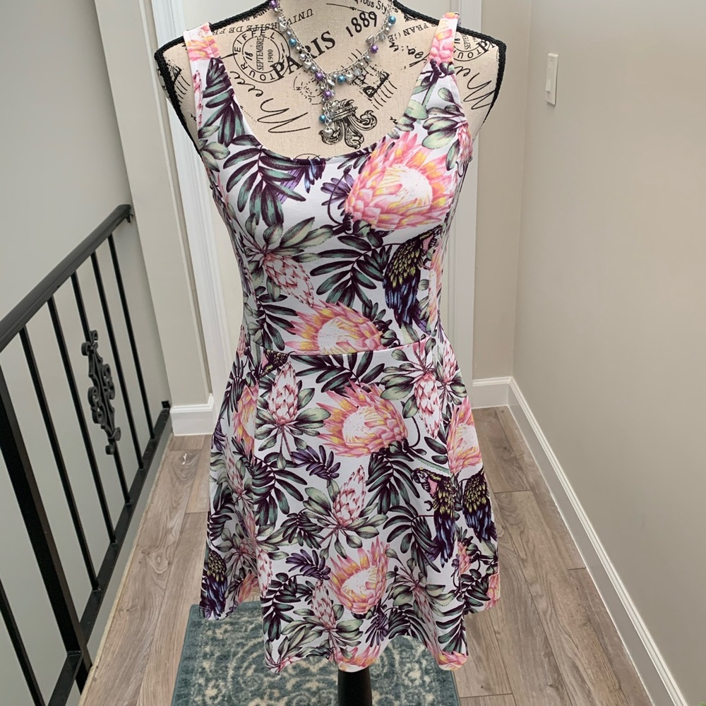 🆕 🎉H & M Divided Floral Mini Dress 👗